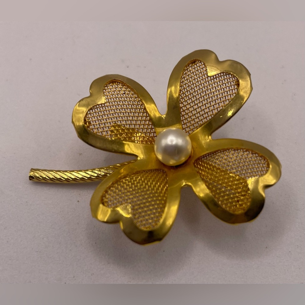 3 for $30 Vintage Gold Tone Four Leaf Clover Brooch Pin with Faux Pearl Center - Picture 1 of 5